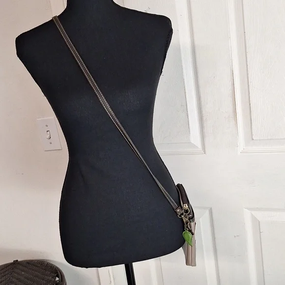 Charming Chala Lilly Blooms Flower Floral Cell Phone Purse Mini Crossbody Bag - Picture 8 of 12